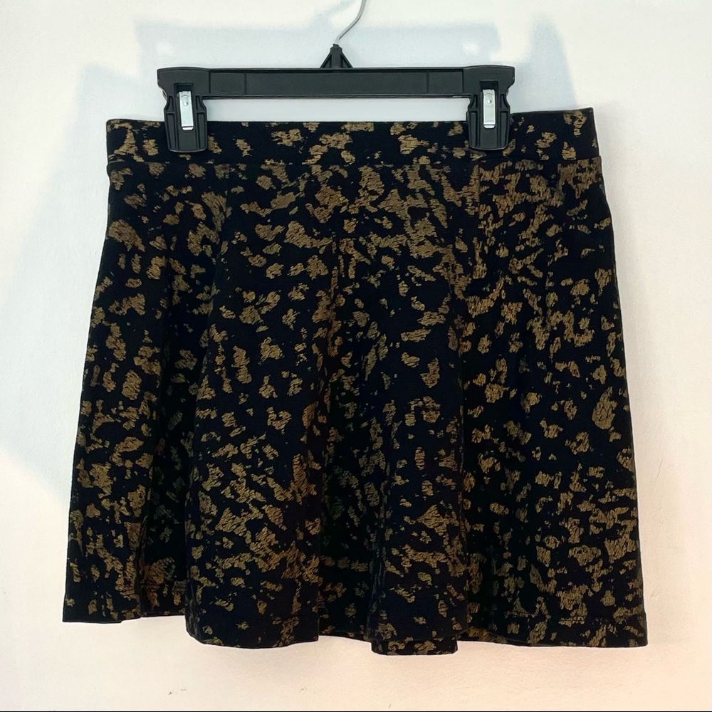 Forever 21 black and gold skater skirt